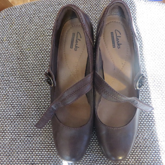 Clarks Brown Leather Mary Jane Pumps - Picture 2 of 8